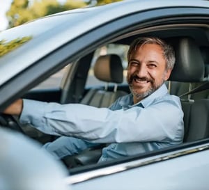 Cliente que representa o agrado sobre a disponibilidade e confiabilidade de ter as Vantagens ok! auto care